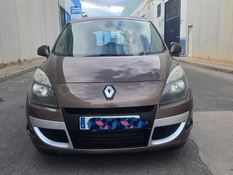 Usado Renault Scénic III Dynamique 110 CV (80 kW) 2011 Marrón Monovolumen