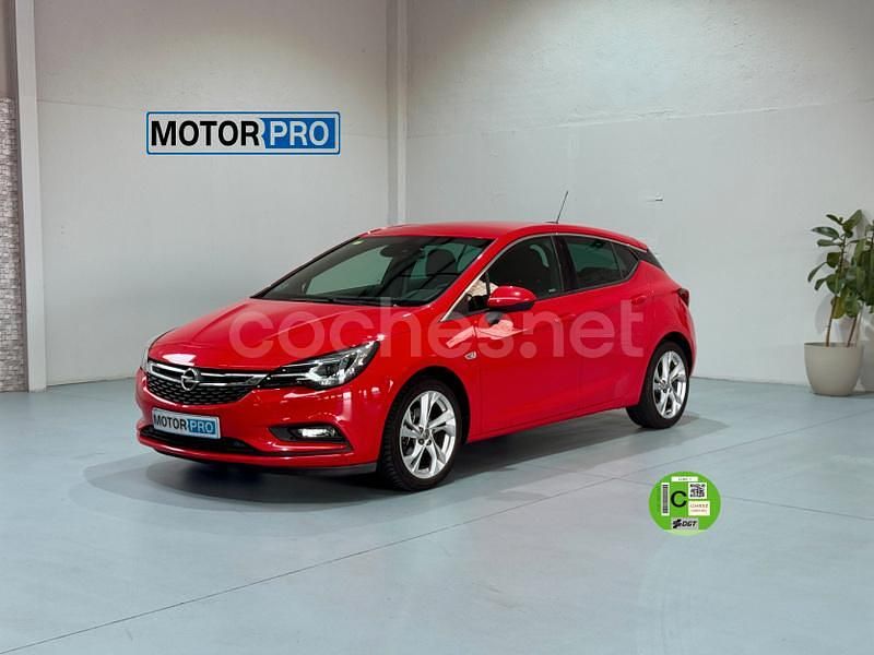 Rojo Usado 2016 Opel Astra Dynamic Berlina | 9990 € (Un poco caro) - Imagen 1/4