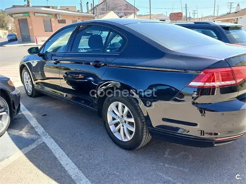 Usado VW Passat Advance 120 CV (88 kW) 2016 Negro Berlina