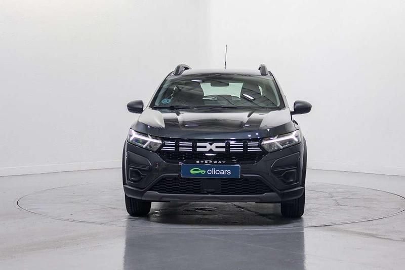 Usado Dacia Sandero Essentiel 91 CV (66 kW) 2023 Gris Utilitario