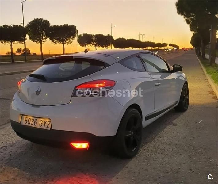 Usado Renault Mégane Dynamique 110 CV (80 kW) 2010 Blanco Berlina