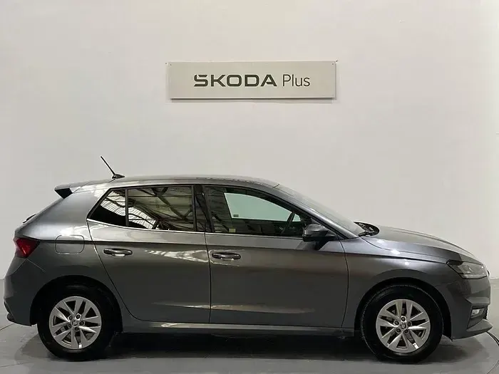 Usado Skoda Fabia Selection 115 CV (84 kW) 2025 Gris / plateado Berlina
