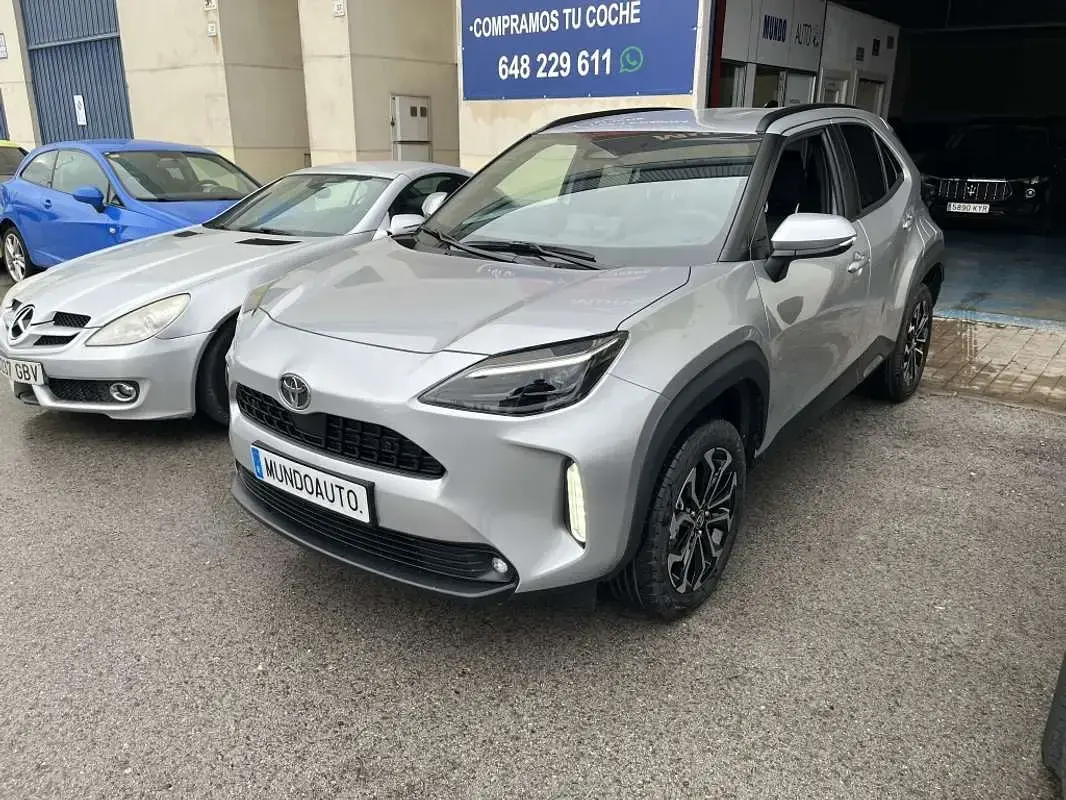 Nuevo Toyota Yaris Cross Active 131 CV (96 kW) 2026 Plateado SUV