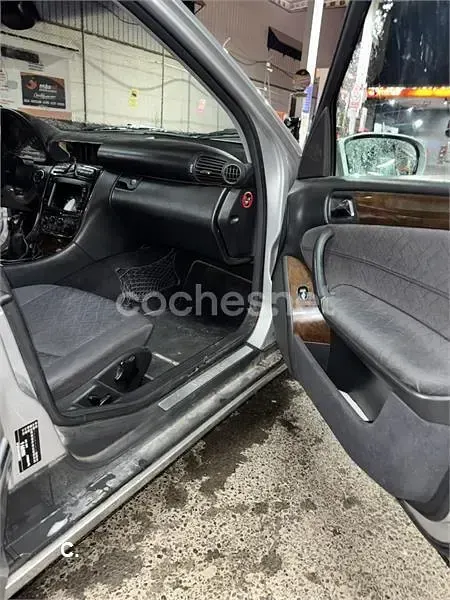 Usado Mercedes C220 Classic 125 CV (91 kW) 2001 Gris / plata Berlina