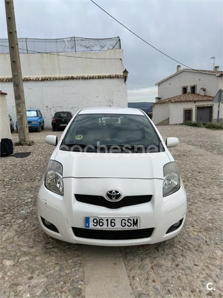 Blanco Usado 2009 Toyota Yaris Berlina | 3950 € (Buen precio) - Imagen 1/4