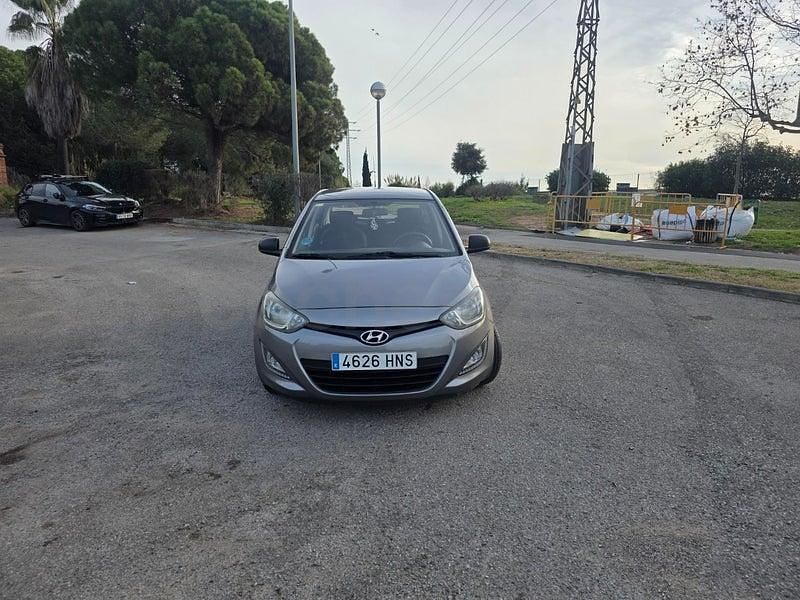 Usado Hyundai i20 85 HP (62 kW) 2013 Bege Citadino