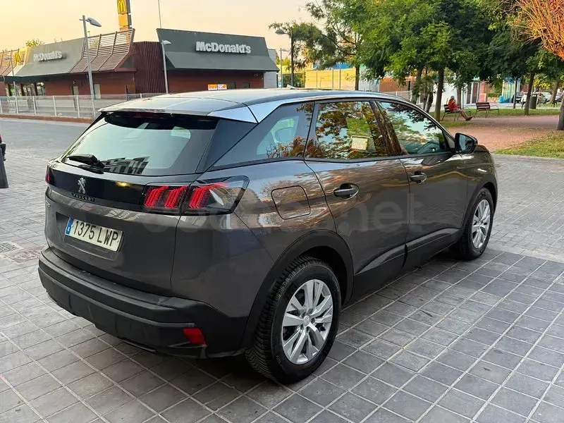 Usado Peugeot 3008 Active 130 CV (95 kW) 2022 Gris / plata SUV