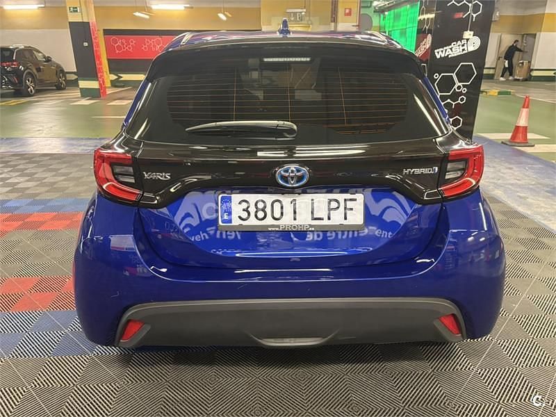 Usado Toyota Yaris Hybrid Active 116 CV (85 kW) 2021 Azul Berlina