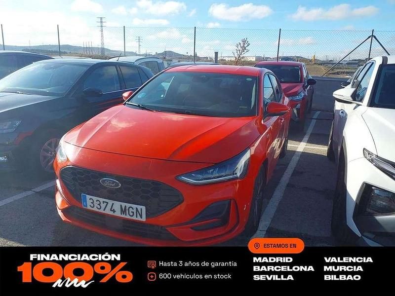 Rojo Usado 2023 Ford Focus ST-Line Berlina | 16.450 € (Buen precio) - Imagen 1/4