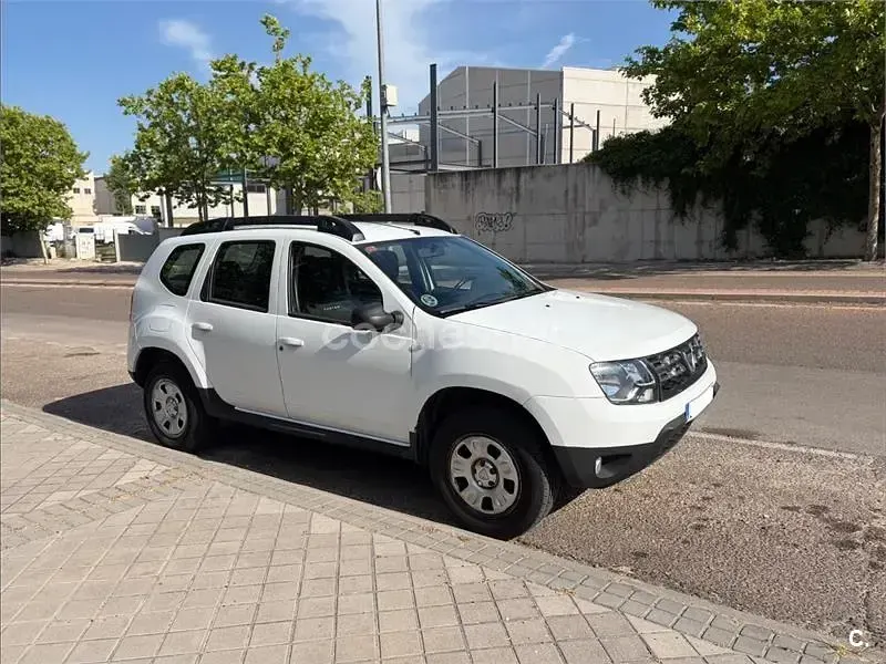 Usado Dacia Duster Lauréate 109 CV (80 kW) 2015 Blanco SUV