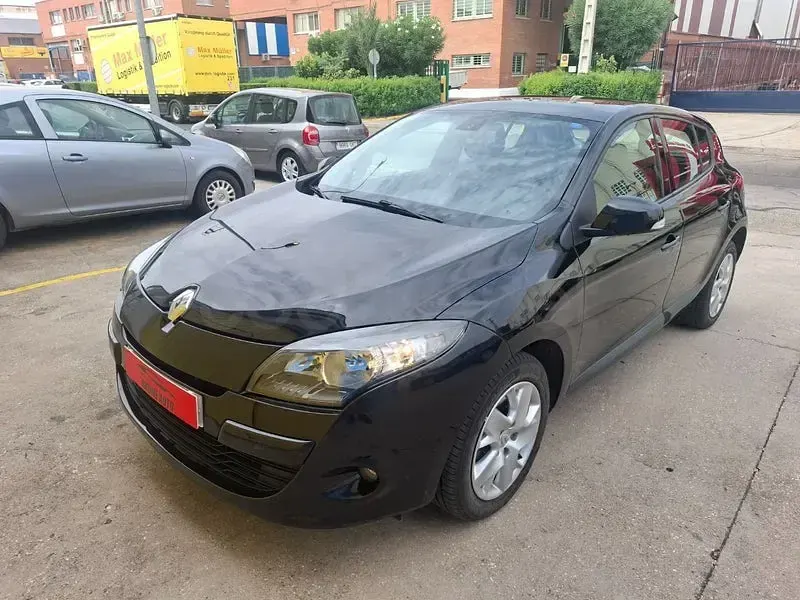 Usado Renault Mégane III Dynamique 110 CV (80 kW) 2011 Negro Berlina