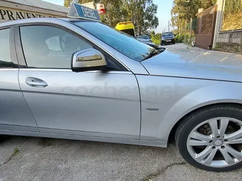 Usado Mercedes C200 Elegance 136 CV (100 kW) 2008 Gris / plata Berlina