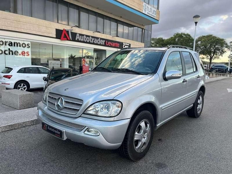 Plateado Usado 2004 Mercedes ML320 SUV | 8499 € - Imagen 1/4