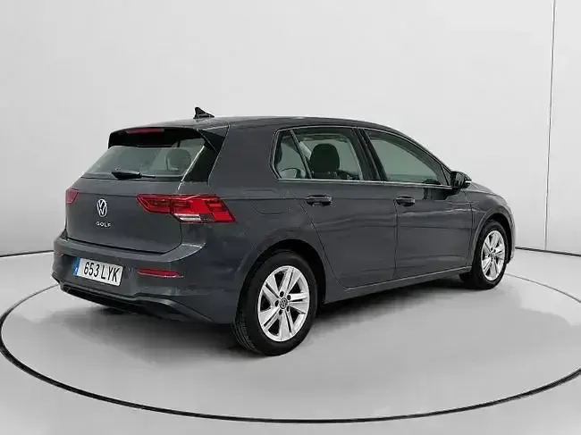 Käytetty VW Golf VIII 115 HP (84 kW) 2022 Harmaa Sedan