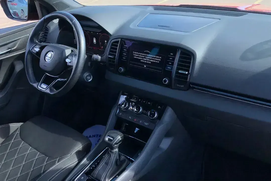 Usado Skoda Karoq SportLine 150 HP (110 kW) 2023 Vermelho SUV