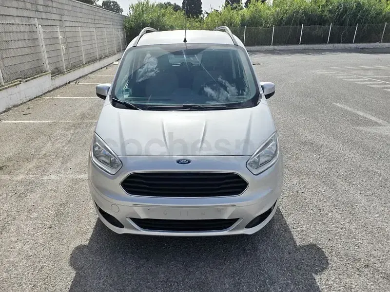 Usado Ford Tourneo Courier Trend 100 CV (73 kW) 2017 Blanco Monovolumen