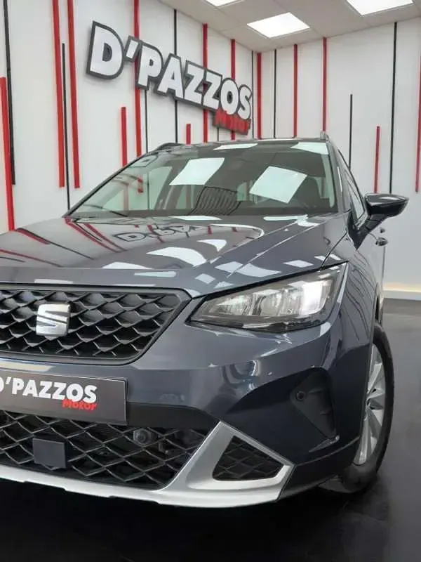 Usado Seat Arona Xperience 110 CV (80 kW) 2022 Gris SUV