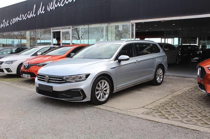 Usado VW Passat GTE 219 CV (161 kW) 2023 Gris Familiar
