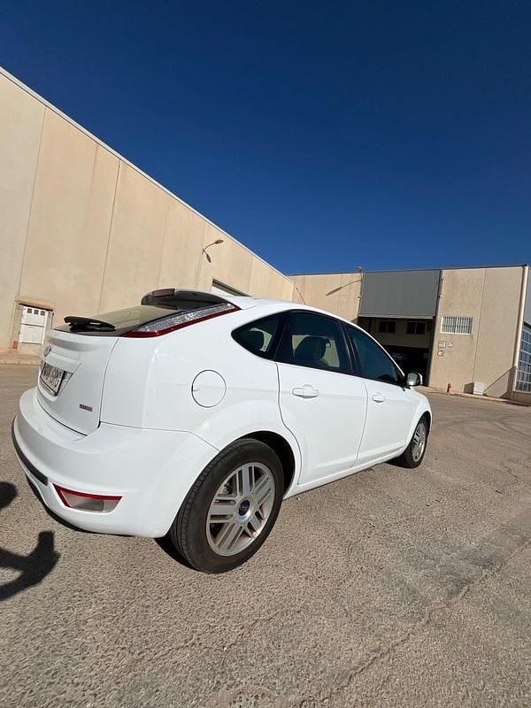 Usado Ford Focus Trend 115 CV (84 kW) 2009 Blanco