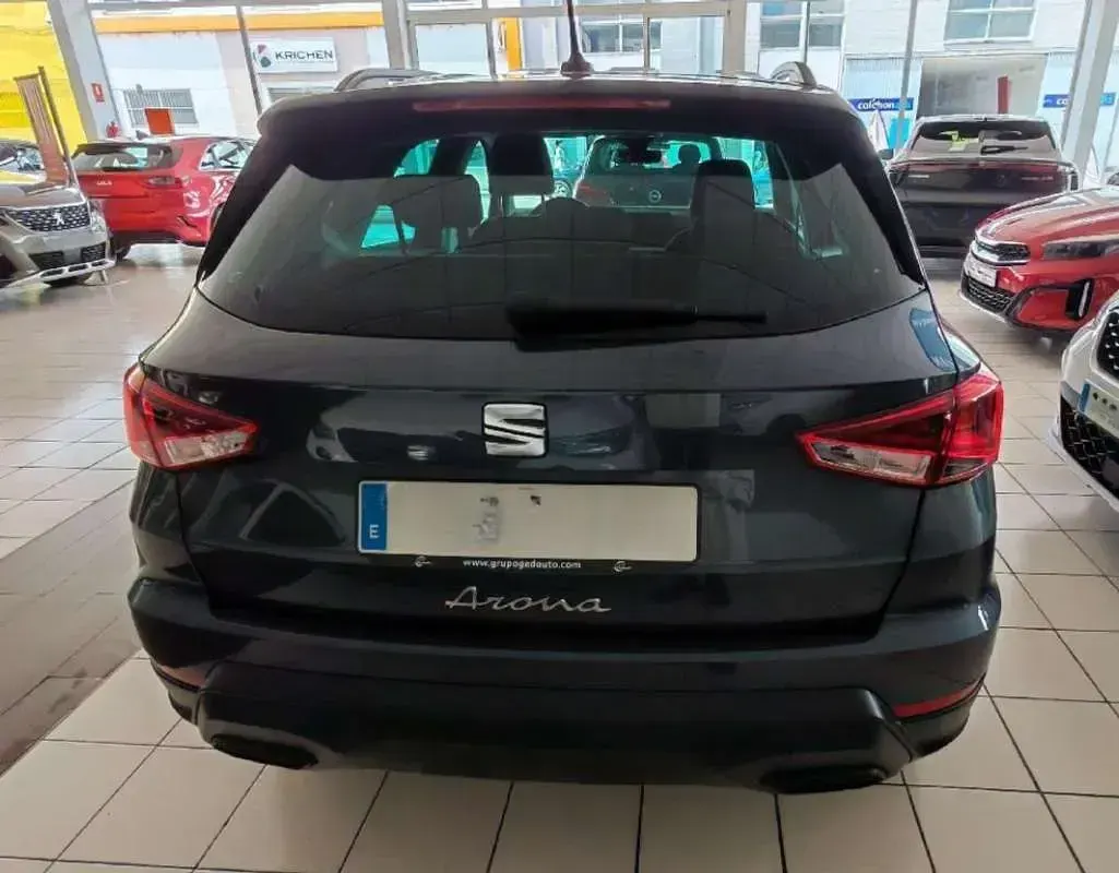 Usado Seat Arona Style 116 CV (85 kW) 2025 Gris SUV