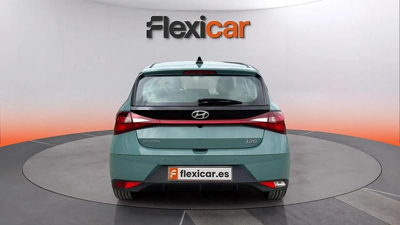 Usado Hyundai i20 84 CV (61 kW) 2022 Verde Utilitario
