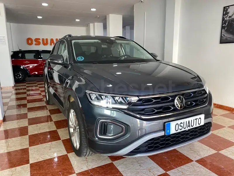 Usado VW T-Roc Life 115 CV (84 kW) 2022 Gris / plata SUV