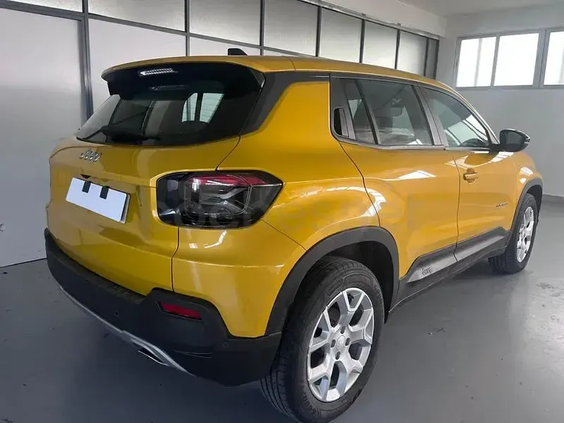 Usado Jeep Avenger Altitude 100 CV (73 kW) 2025 Amarillo SUV