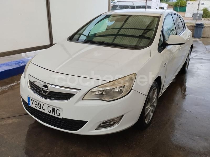 Usado Opel Astra Cosmo 110 CV (80 kW) 2010 Blanco Berlina