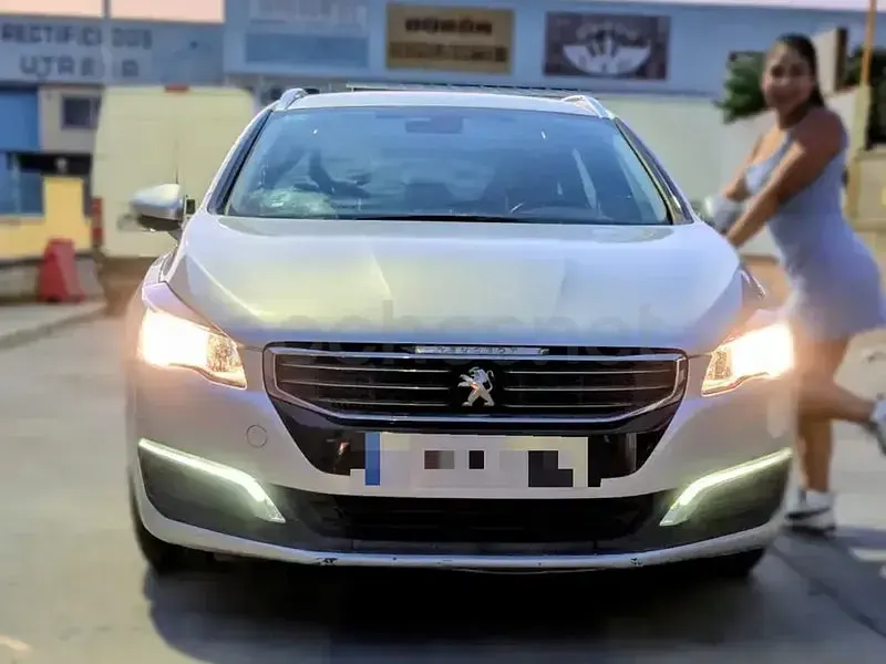Usado Peugeot 508 Active 120 CV (88 kW) 2018 Gris / plata Berlina