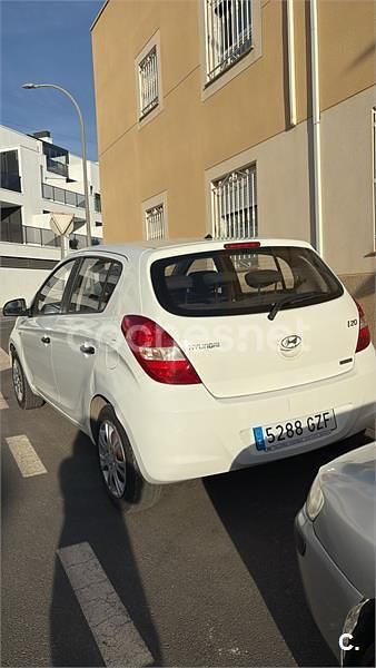 Usado Hyundai i20 Comfort 75 CV (55 kW) 2010 Blanco Utilitario