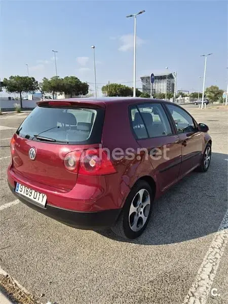 Usado VW Golf IV Sportline 105 CV (77 kW) 2005 Granate Berlina