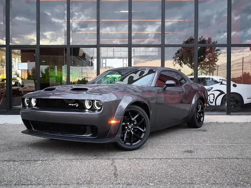 Usado Dodge Challenger SXT 303 CV (222 kW) 2023 Gris / plata Coupe