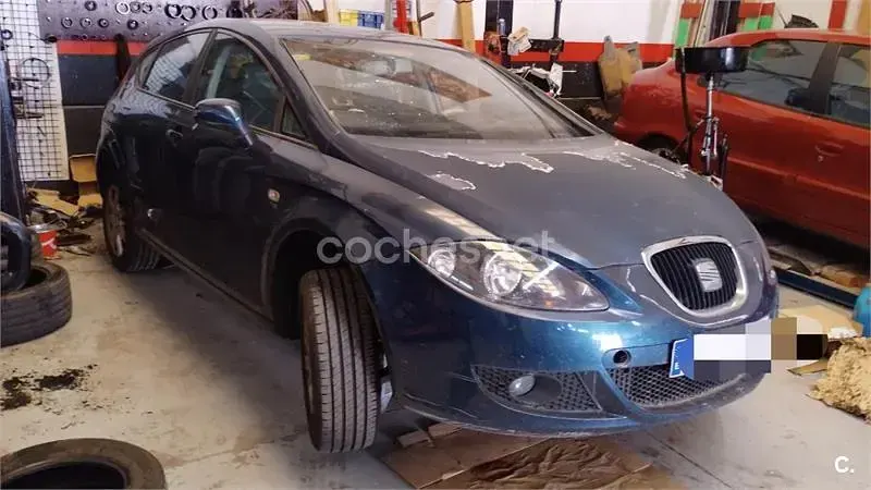 Usado Seat Leon Reference 140 CV (102 kW) 2005 Azul Utilitario