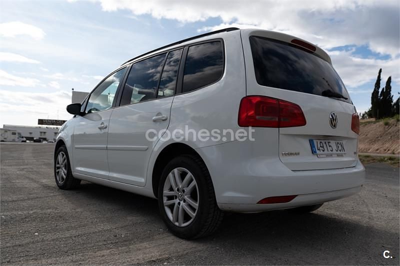 Usado VW Touran Advance 105 CV (77 kW) 2015 Blanco Monovolumen