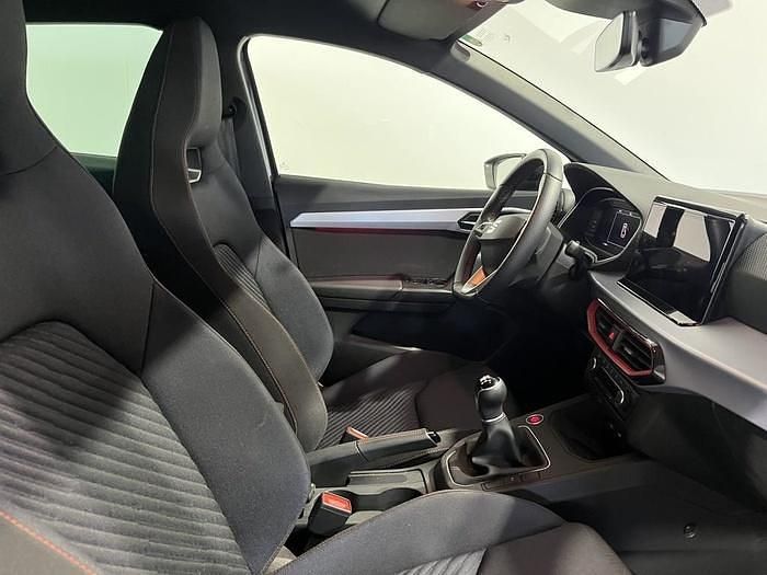 Usado Seat Ibiza FR 115 CV (84 kW) 2025 Gris Utilitario