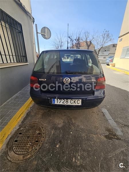 Usado VW Golf IV 110 CV (80 kW) 2003 Azul Berlina