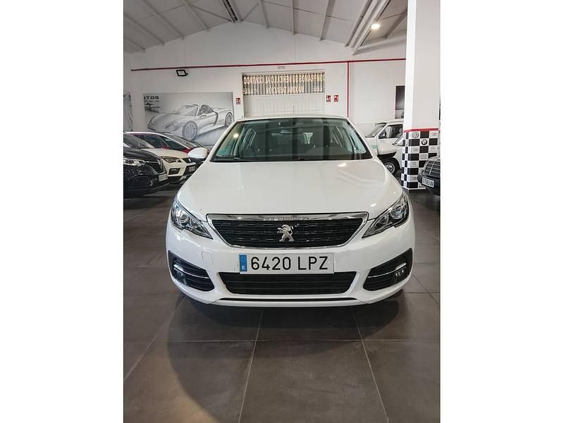 Usado Peugeot 308 Active 131 CV (96 kW) 2021 Blanco Berlina