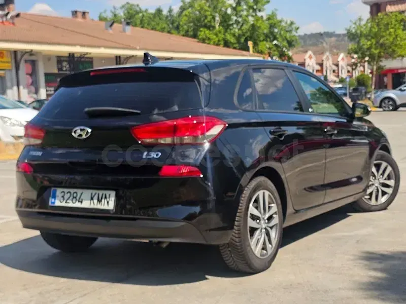 Usado Hyundai i30 Style 136 CV (100 kW) 2018 Negro Berlina