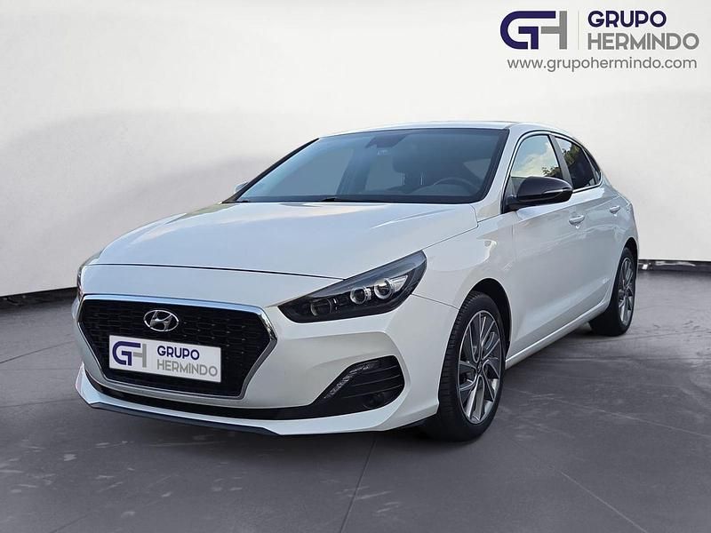 Usado Hyundai i30 Style 140 CV (102 kW) 2020 Blanco Berlina