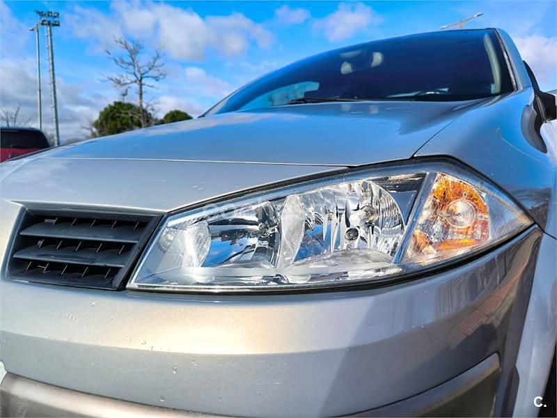 Usado Renault Mégane II Expression 120 CV (88 kW) 2004 Gris / plata Berlina