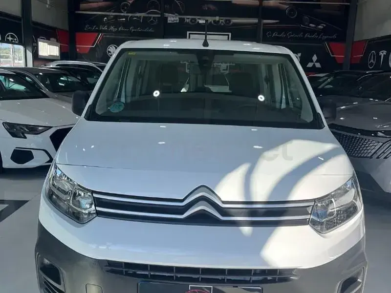 Usado Citroën Berlingo Live 102 CV (75 kW) 2020 Blanco Monovolumen