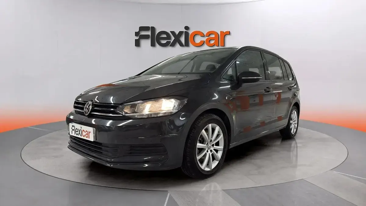 Usado VW Touran Business 116 CV (85 kW) 2018 Gris Monovolumen