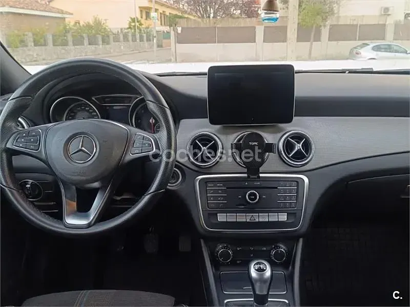 Usado Mercedes CLA200 Shooting Brake Urban 136 CV (100 kW) 2017 Blanco Familiar