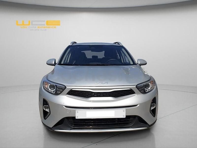 Usado Kia Stonic 100 CV (73 kW) 2025 Gris / plata SUV
