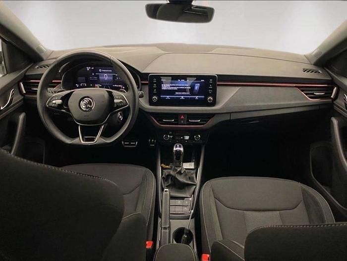 Usado Skoda Scala 115 CV (84 kW) 2024 Gris Utilitario