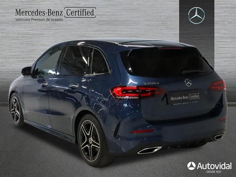 Usado Mercedes B200 AMG line 150 CV (110 kW) 2022 Azul Monovolumen