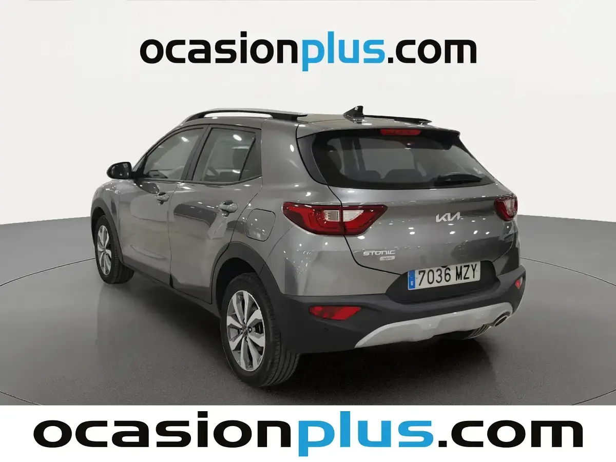 Usado Kia Stonic 100 CV (73 kW) 2025 Gris SUV