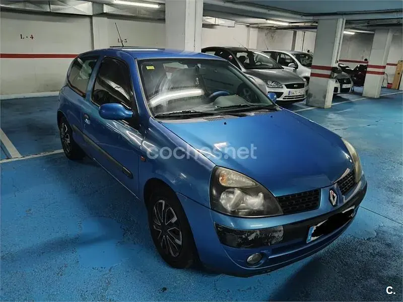 Usado Renault Clio Dynamique 75 CV (55 kW) 2001 Azul Berlina
