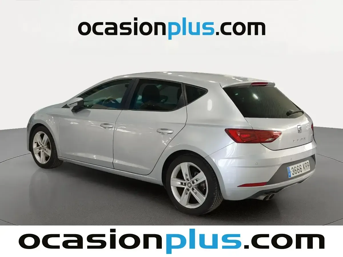 Usado Seat Leon FR 125 CV (91 kW) 2018 Gris Berlina