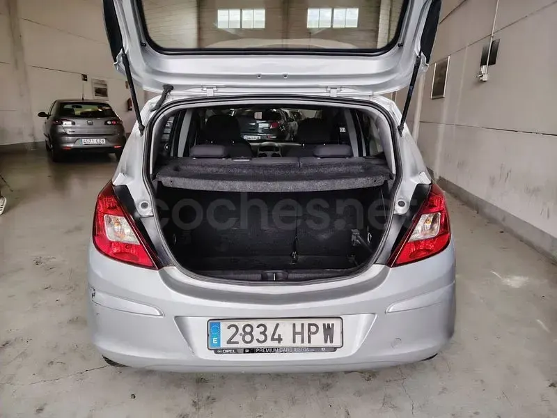 Usado Opel Corsa Selective 95 CV (69 kW) 2013 Gris / plata Utilitario